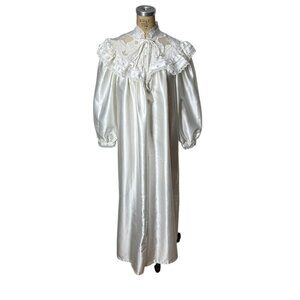 1980s white satin nightgown Victorian style by Gilligan O'Malley Size L/XL